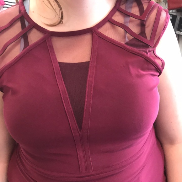formal dress has slits in bottom all around - Picture 7 of 7